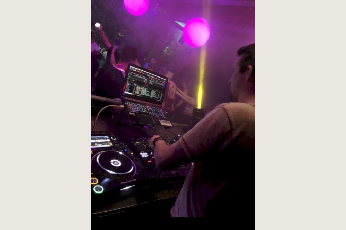 Hochzeits-DJ Alex Finger - Moderne Hochzeiten in NRW