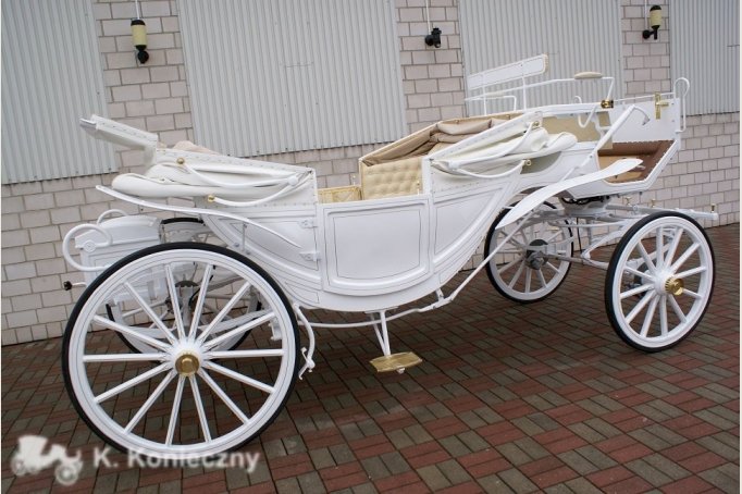 Neue weiße Hochzeitskutsche-gezogen von edlen Friesenpferden-hochwertiger Blumenschmuck inclusive!