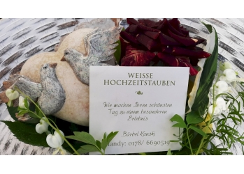 Weisse HOCHZEITSTAUBEN, HERZHELIUMBALLONS Sie suchen ein schönes Event oder Geschenk zur Hochzeit ?